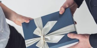 Guía de regalos corporativos para las fiestas navideñas: para todos en tu lista. Envíos a todo el país Guía de regalos corporativos para las fiestas navideñas: para todos en tu lista. Envíos a todo el país, cesta de vino navideña, cesta de Veuve Clicquot