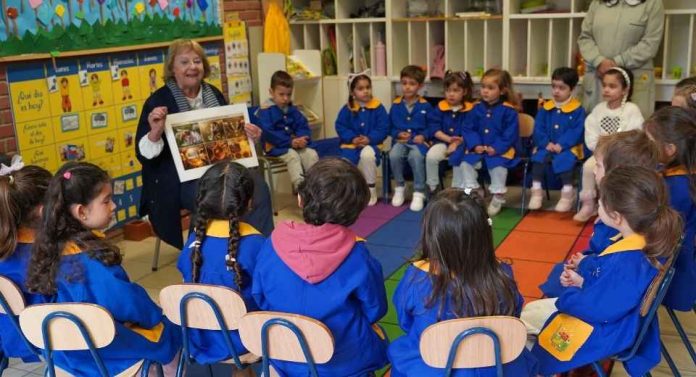 Primera mujer Premio Nacional de Ciencias Aplicadas dicta clase de botánica y conservación a niños del Colegio San José de Chicureo Primera mujer Premio Nacional de Ciencias Aplicadas dicta clase de botánica y conservación a niños del Colegio San José de Chicureo