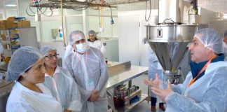 Noticia: Seremi de Agricultura y dirigentes campesinos exploran tecnologías del CeTA en...