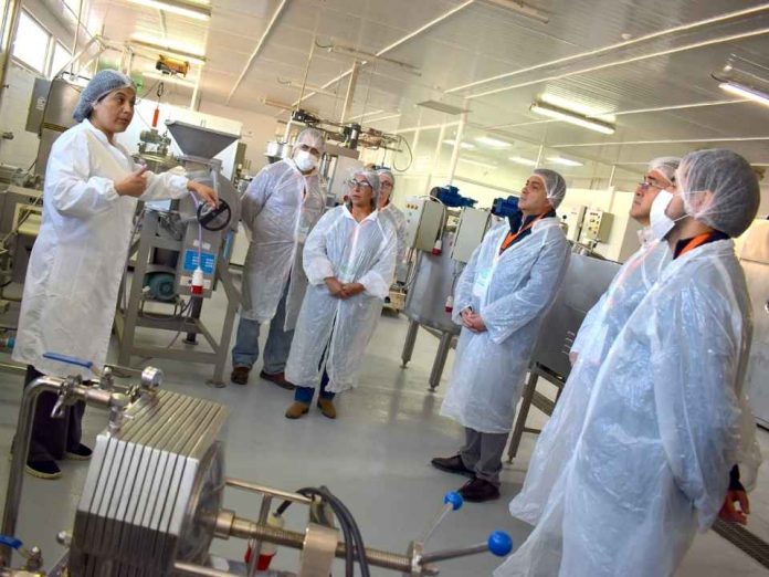 Seremi de Agricultura y dirigentes campesinos exploran tecnologías del CeTA en Coronel para avanzar en innovación alimentaria desde el Biobío Seremi de Agricultura y dirigentes campesinos exploran tecnologías del CeTA en Coronel para avanzar en innovación alimentaria desde el Biobío